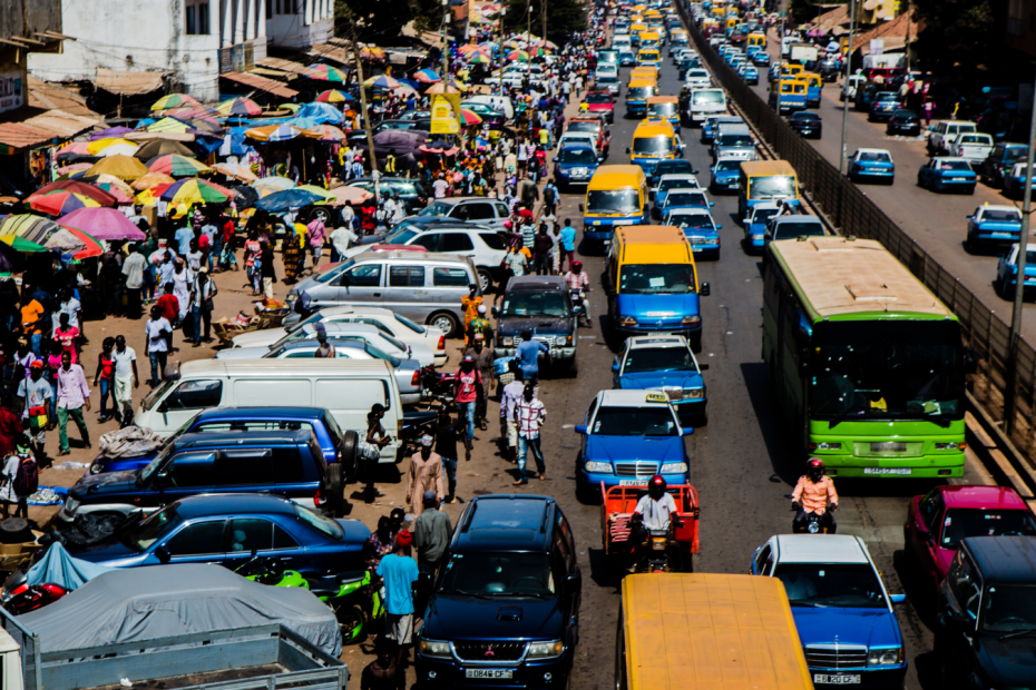 A bustling market in Guiné-Bissau